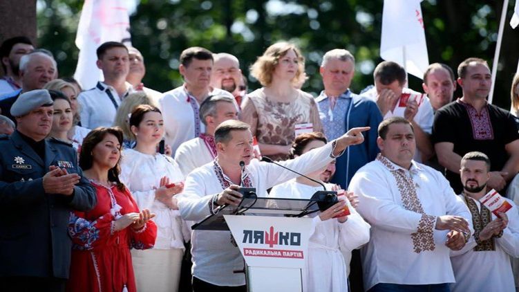 Олег Ляшко ведет на выборы своих соратников и беженцев из "Народного фронта", хотя надеется, что  КС отменит выборы. Фото: facebook.com/О.Ляшко 