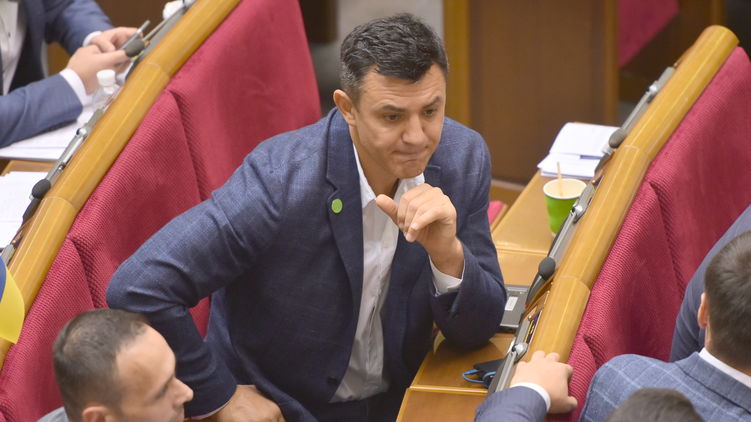 Николай Тищенко в зале заседаний ВР, фото: Изым Каумбаев, "Страна"
