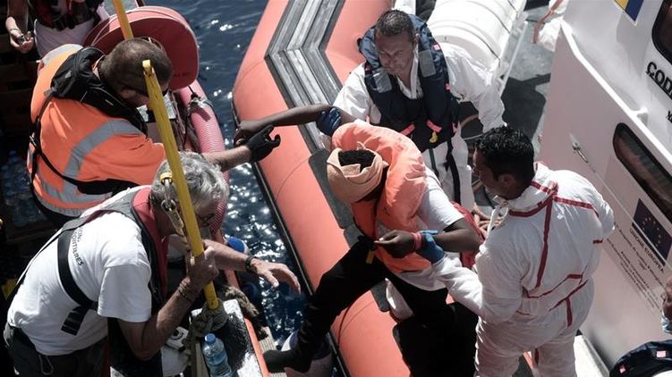 Судно с мигрантами перевернулось у берегов Греции. Фото: Reuters.com
