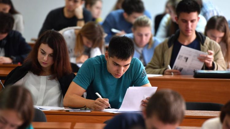 Вузы смогут выдавать собственные дипломы. Фото: Sputnik