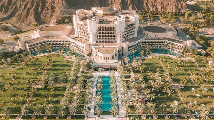 Отель Al Bustan Palace Ritz-Carlton в Маскате, где отдыхал президент. Фото: booking.com