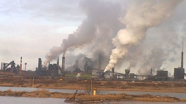 АрселорМиттал Кривой Рог - крупнейший загрязнитель воздуха в стране. Фото: golos.ua