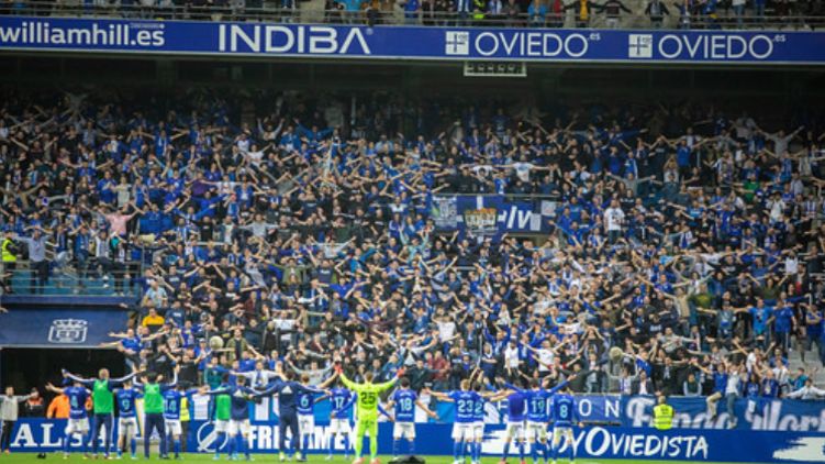 После игры Реал Овьедо вместе с Луниным поблагодарил фанов, фото: realoviedo.es