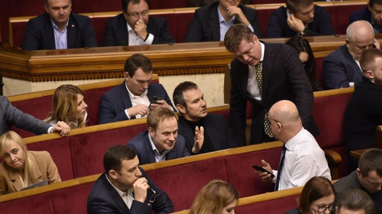 Рада приняла закон об отмене ЕСВ. Фото: Страна