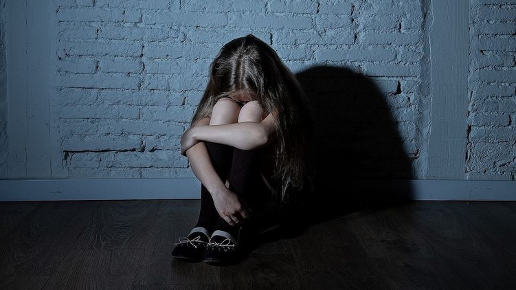 В Днепре музрук якобы насиловал 12-летнюю девочку и записывал это на видео, чтобы продать