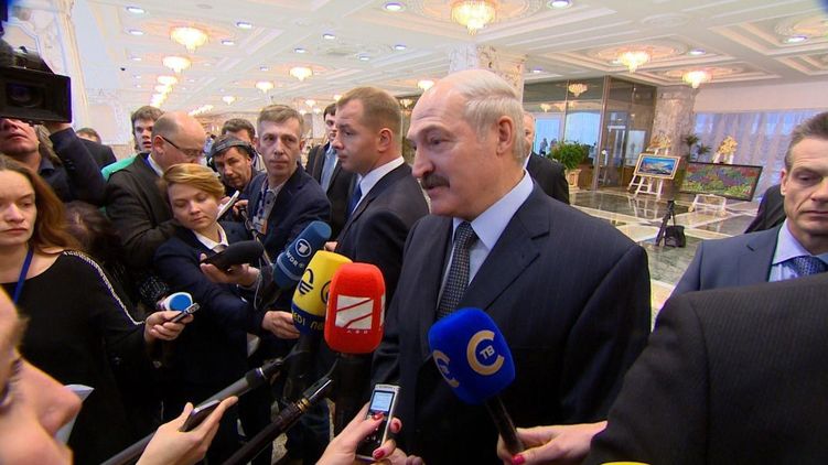 Александр Лукашенко (в центре). Фото: telegram.org