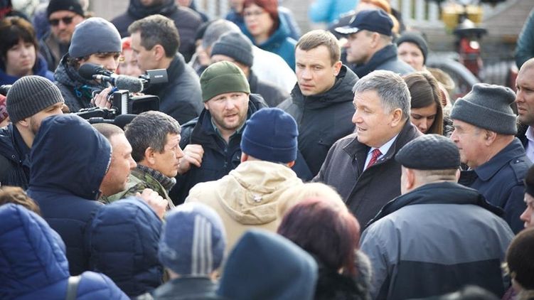 Представители власти беседовали с жителями Новых Санжар. Фото: facebook.com