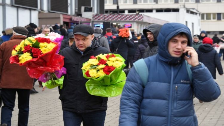 Среди мужчин больше респондентов, которые намерены праздновать 8 Марта, чем среди женщин. Фото: РИА Новости