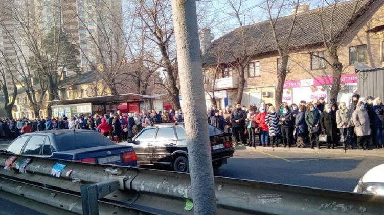 В Одессе перевозчики не пустили на линии до 80% маршруток из-за ужесточенных Кабмином мер перевозки пассажиров. Фото: Думская