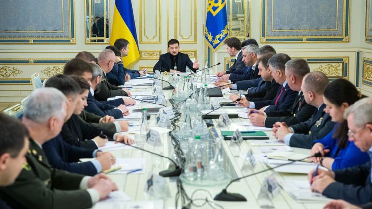 На следующей неделе Рада и СНБО соберутся, чтобы решить судьбу ЧП в Украине. Фото: Офис президента