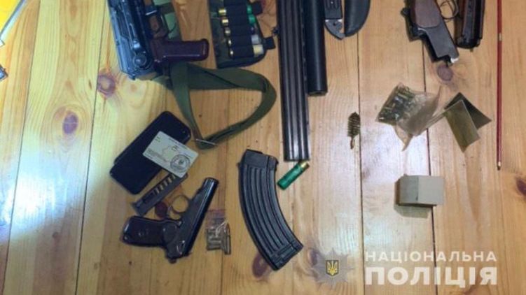 У стрелка дома нашли арсенал, фото: kv.npu.gov.ua
