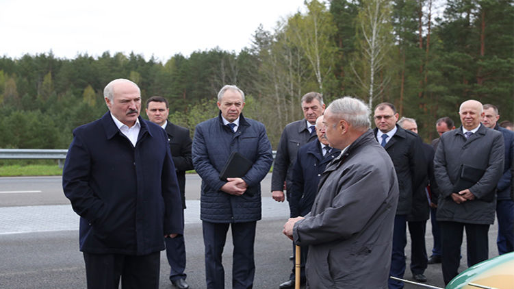 Лукашенко на полигоне поговорил с журналистами о коронавирусе. Фото: president.gov.by