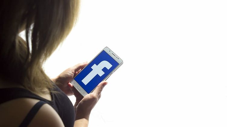 Facebook заблокировал в Грузии сотни аккаунтов которой управляла партия Саакашвили. Фото: Wallpaperflare