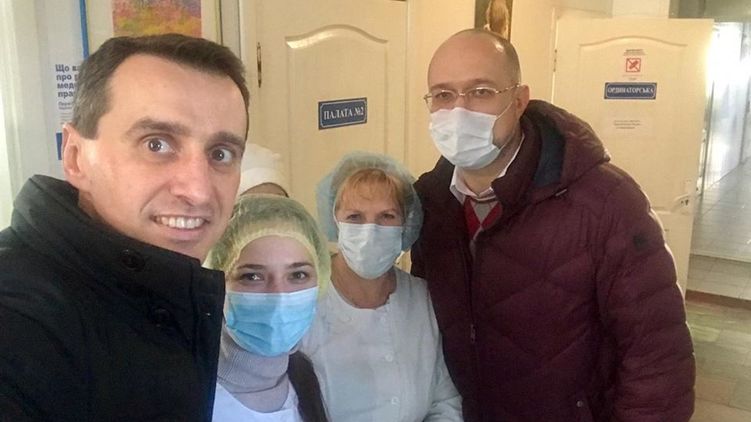 Ляшко (слева) не обещает, что во всех городах метро откроют одновременно. Фото: Facebook/ viktor.liashko