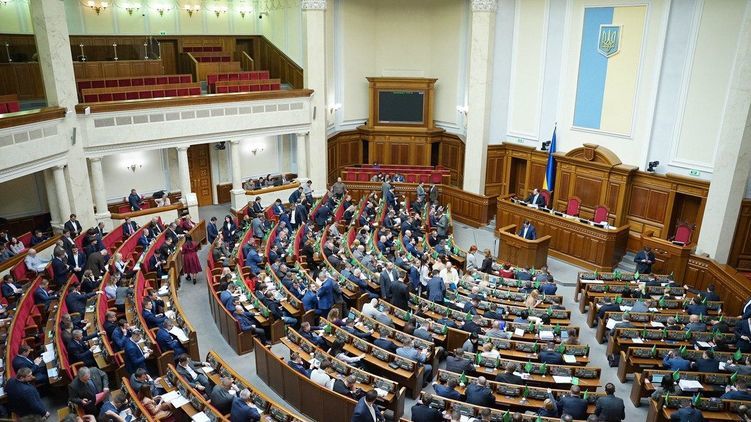 Решение об изменении работы Рады поддержали 324 народных депутата. Фото: "Страна"