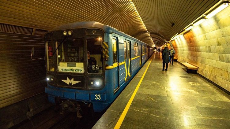 В Киеве в штатном режиме восстановила работу подземка и наземный транспорт. Фото: Страна