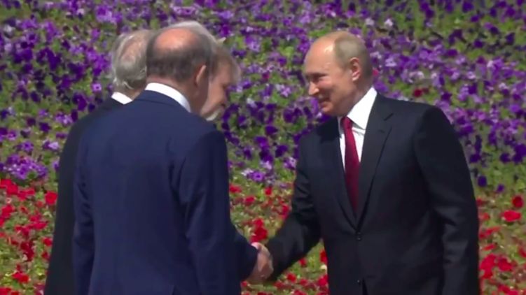 Владимир Путин 12 июня 2020 года на Поклонной горе в Москве. Кадр с видео