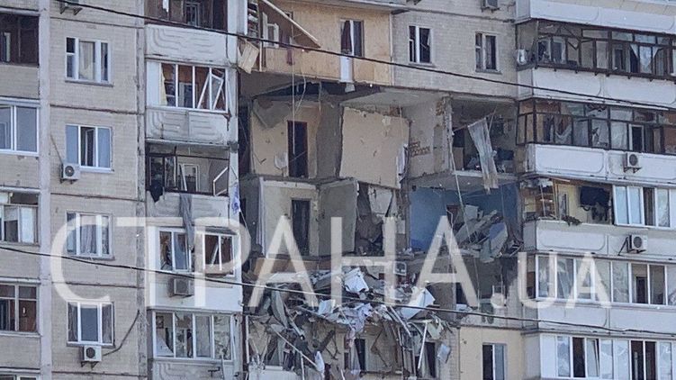 В столичном доме, который пострадал от взрыва, рабочие меняли газовые счетчики, могли не докрутить трубу - политолог. Фото: Страна