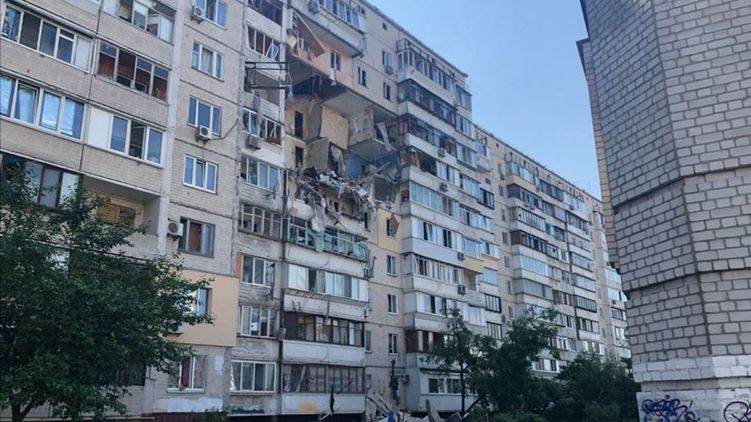 Кличко рассказал, сколько человек застряли под завалами обвалившегося в Киеве дома. Фото: ГСЧС