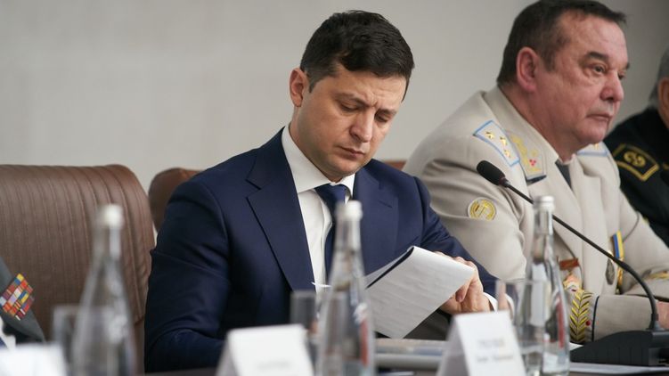 Зеленский срочно созвал всех высокопоставленных чиновников из-за заболеваемости коронавирусом. Фото: Пресс-служба АП