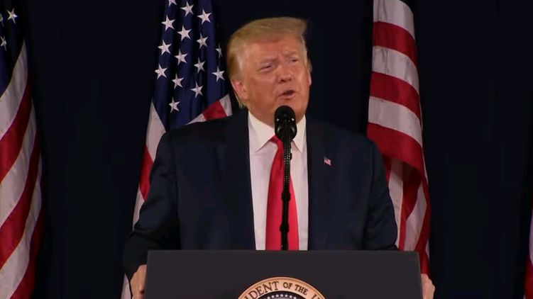 Трамп считает, что американским детям моют мозги в школах. Скриншот из видео