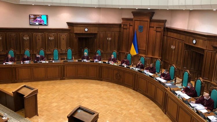 В Конституционном суде 7 июля начнутся дебаты по закону об украинизации. Фото: "Страна"