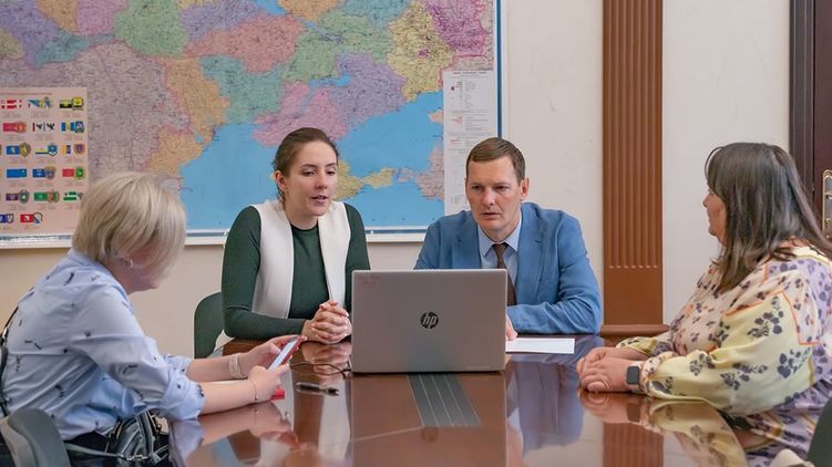 Представители Минюста встретились онлайн с родственниками погибшихт в крушении самолета. Фото: facebook.com