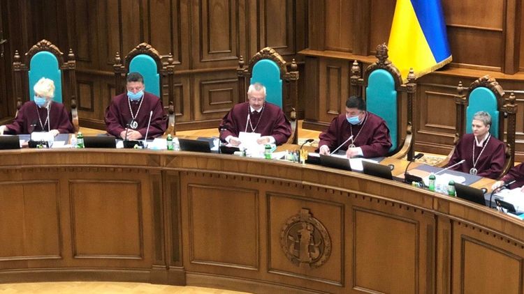 Парубий  не знает о кнопкодавстве при голосовании за языковой закон. Фото: Страна