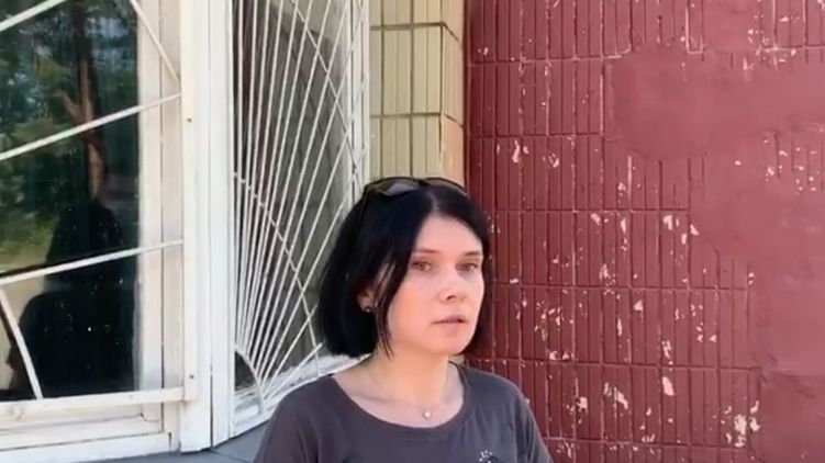 Мама одного из абитуриентов рассказала, что ее сына до сих пора не отпустили. Кадр из видео