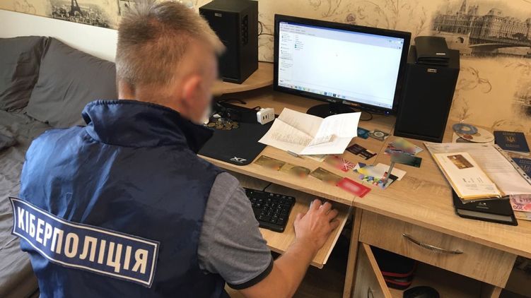 По месту жительства задержанного провели обыск. Фото: cyberpolice.gov.ua