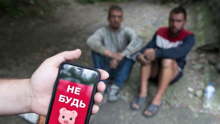 Крышу замка двое вандалов хотели сдать в пункт приема металлического лома. Фото: Telegram/ Виталий Кличко 