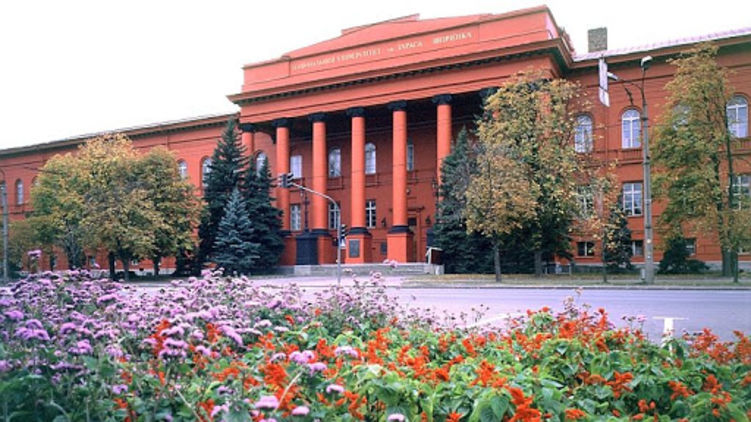 Стали известны минимальные баллы, с которыми можно поступать в ВУЗ. Фото: univ.kiev.ua