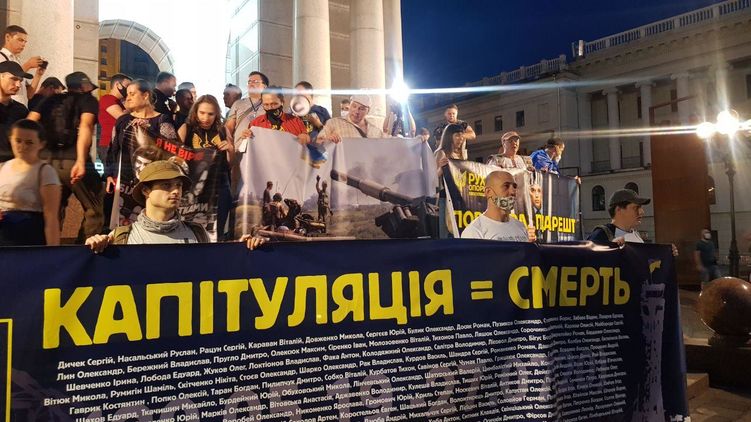Митингующие пригрозил власти продолжением Майдана. Фото: Страна
