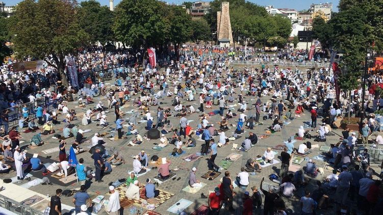 В соборе Святой Софии в Стамбуле развесили флаг Талибана. Фото: РИА Новости