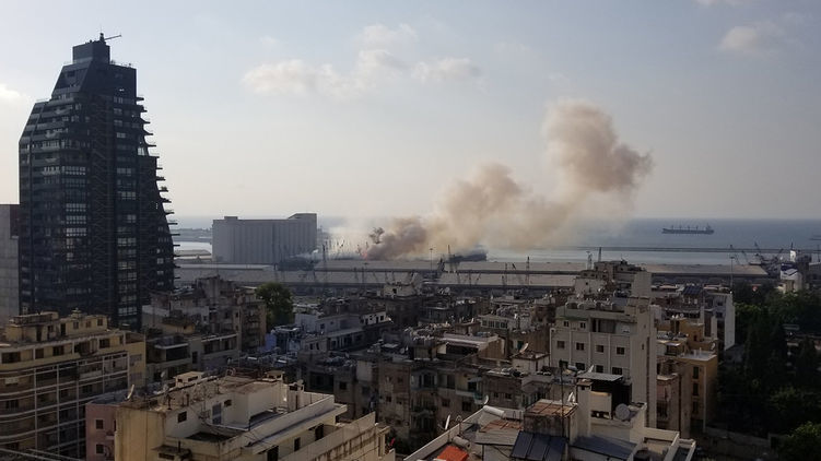 В Бейруте начали военное патрулирование пострадавших от взрыва районов. Фото: abihbulos / Twitter
