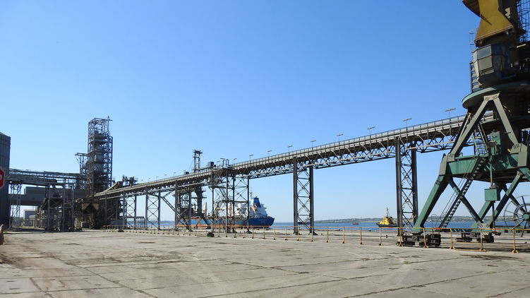 Складская площадка на причале №12 Николаевского морского порта. Фото: portnikolaev.com