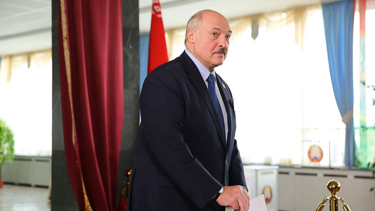 Александр Лукашенко призвал зарубежных партнеров не пугать его санкциями. Фото: tut.by