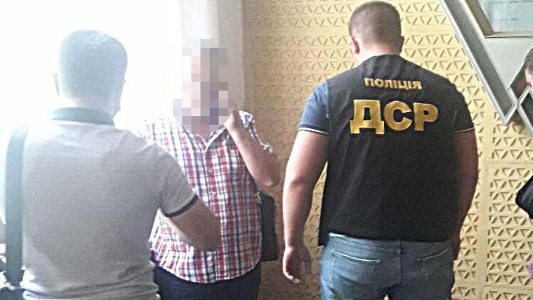 Задержанным грозит до 10 лет тюрьмы с конфискацией имущества. Фото: Нацполиция