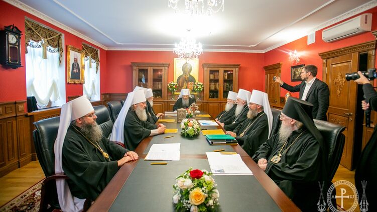 Священный синод начал работу днем в понедельник. Фото: Facebook/ MitropolitAntoniy