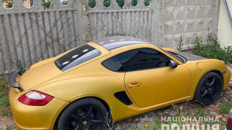 Автоугонщик в Киеве похитил Porsche при помощи эвакуатора. Фото: kyiv.npu.gov.ua