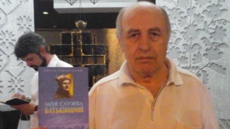 Книгу Смовского презентует глава кафедры мирового украинства Киевского университета им. Т. Г. Шевченко Владимир Сергийчук. Фото: Facebook/ eduard.dolinsky