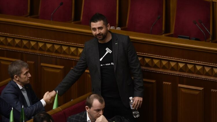 Арахамия заявил, что Рада не примет постановление о местных выборах по Минским соглашениям. Фото: Страна