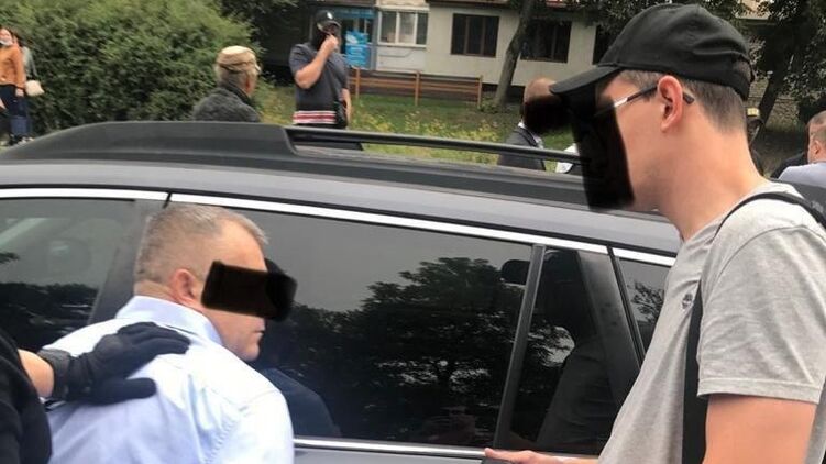 В Тернополе налоговиков поймали на взятке