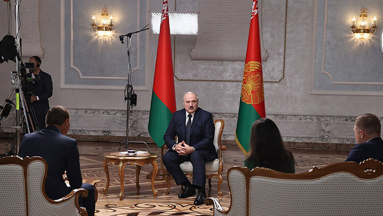Лукашенко также поделился информацией о ЦРУшниках, которые ранее работали в Кремле. Фото: БЕЛТА