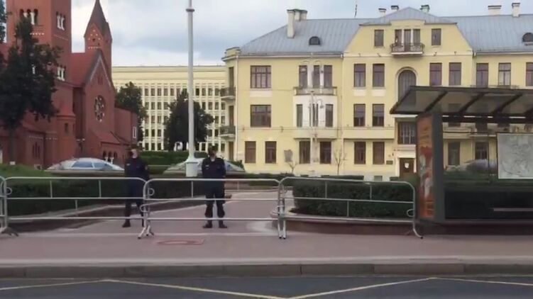 В центр Минска 13 сентября стягивают военных и спецтехнику
