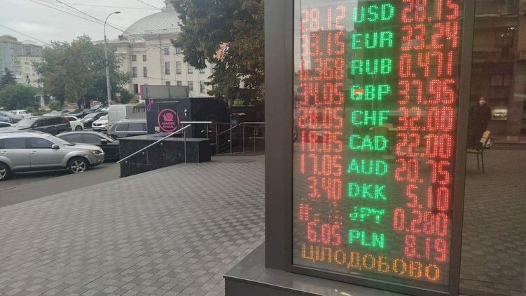 За неделю доллар подорожал еще на 13 копеек. Фото: "Страна"