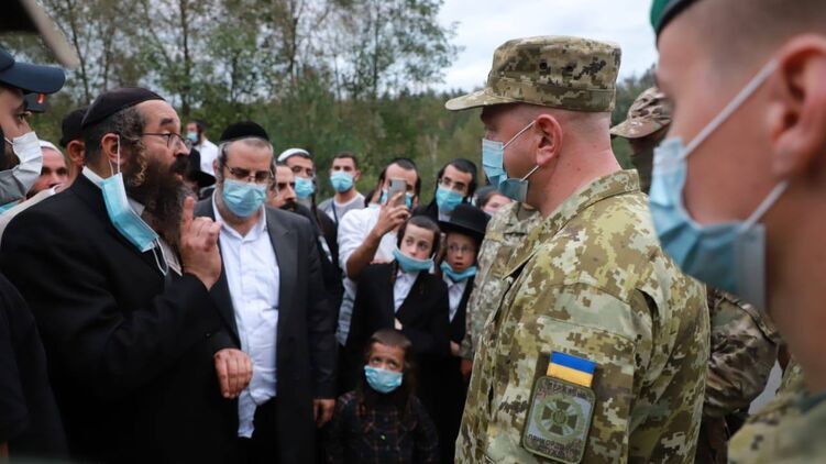 Полторы тысячи хасидов застряли на границе с Украиной Фото: Facebook/ DPSUkraine
