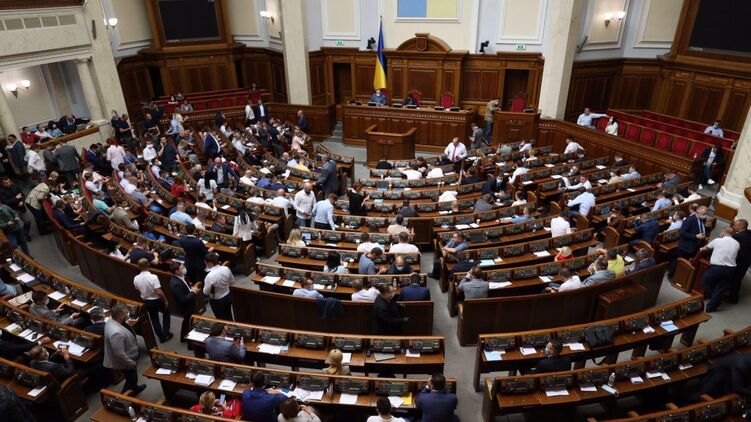 Нардепы из "Слуги народа", "Голоса" и других групп и фракций предлагают отметить 80-летие провозглашения Акта восстановления Украинского государства. Фото: "Страна"