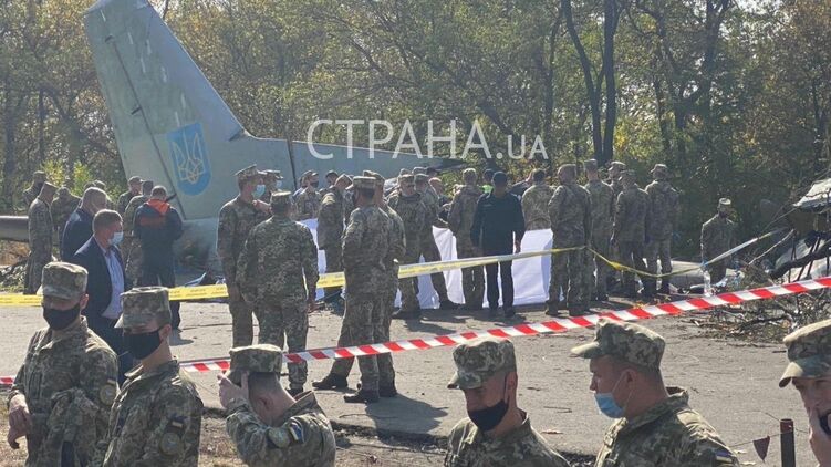 В рухнувшем самолете находились не только курсанты, но и контрактники. Фото: Страна