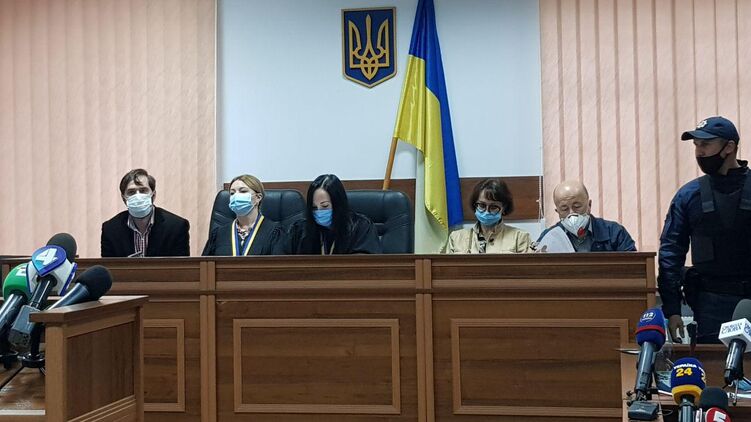 Присяжные и судьи на сегодняшнем заседании